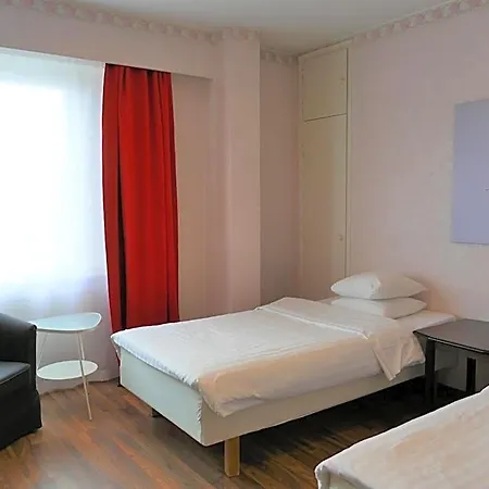 Linnanpiha Hostel *