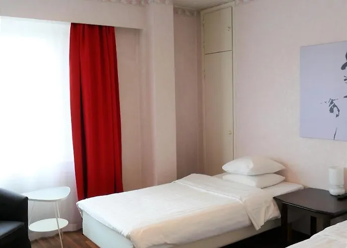 Linnanpiha Хостел Раума